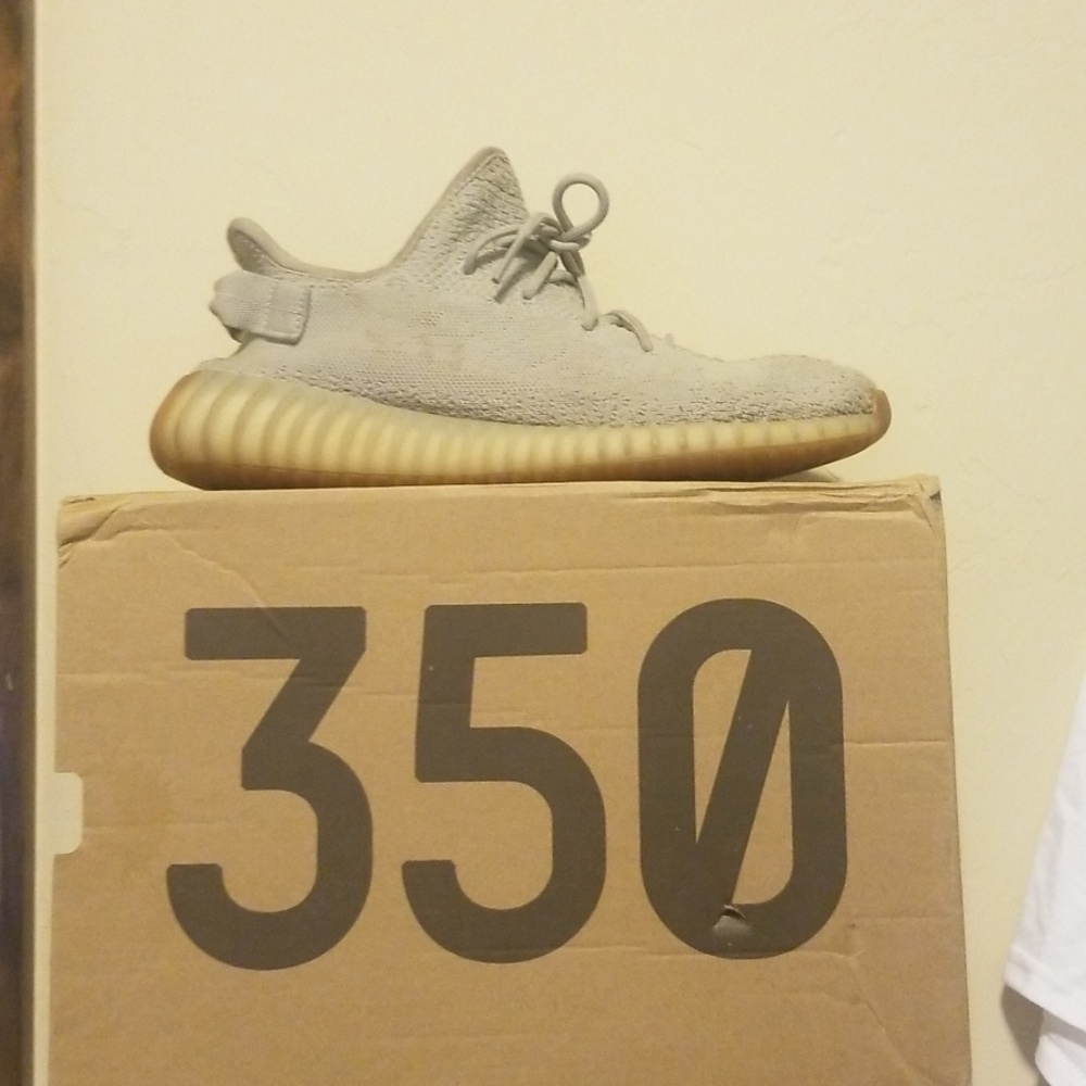 Yeezy 350 v2 sesame (used)
